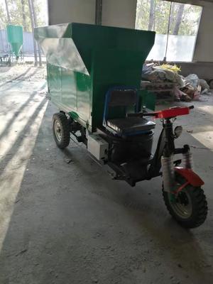 喂料养殖撒料车料箱尺寸大小可定喂料车全自动撒料车